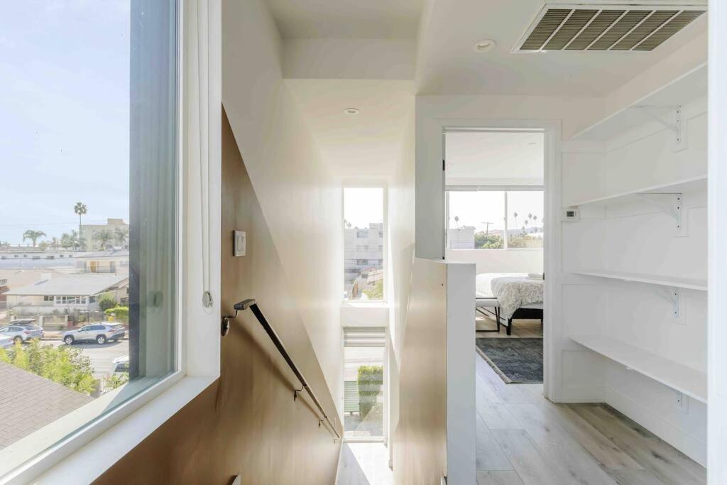 Вилла Stunning Hollywood Townhouse With Sunny Views Лос-Анджелес Экстерьер фото