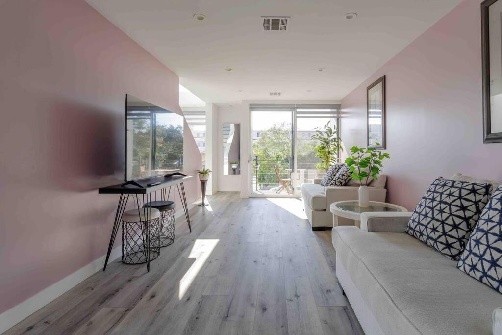 Вилла Stunning Hollywood Townhouse With Sunny Views Лос-Анджелес Экстерьер фото