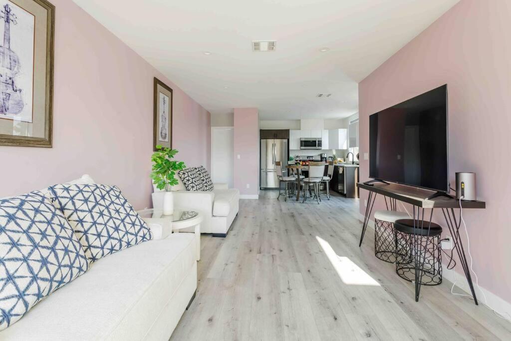 Вилла Stunning Hollywood Townhouse With Sunny Views Лос-Анджелес Экстерьер фото