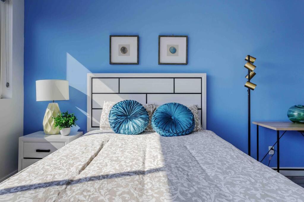 Вилла Stunning Hollywood Townhouse With Sunny Views Лос-Анджелес Экстерьер фото