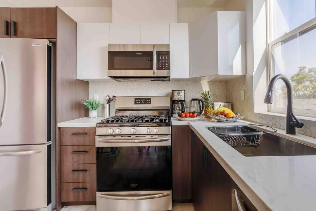 Вилла Stunning Hollywood Townhouse With Sunny Views Лос-Анджелес Экстерьер фото