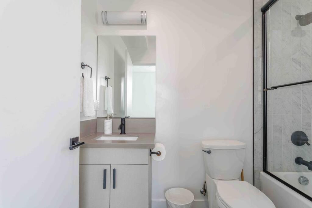 Вилла Stunning Hollywood Townhouse With Sunny Views Лос-Анджелес Экстерьер фото