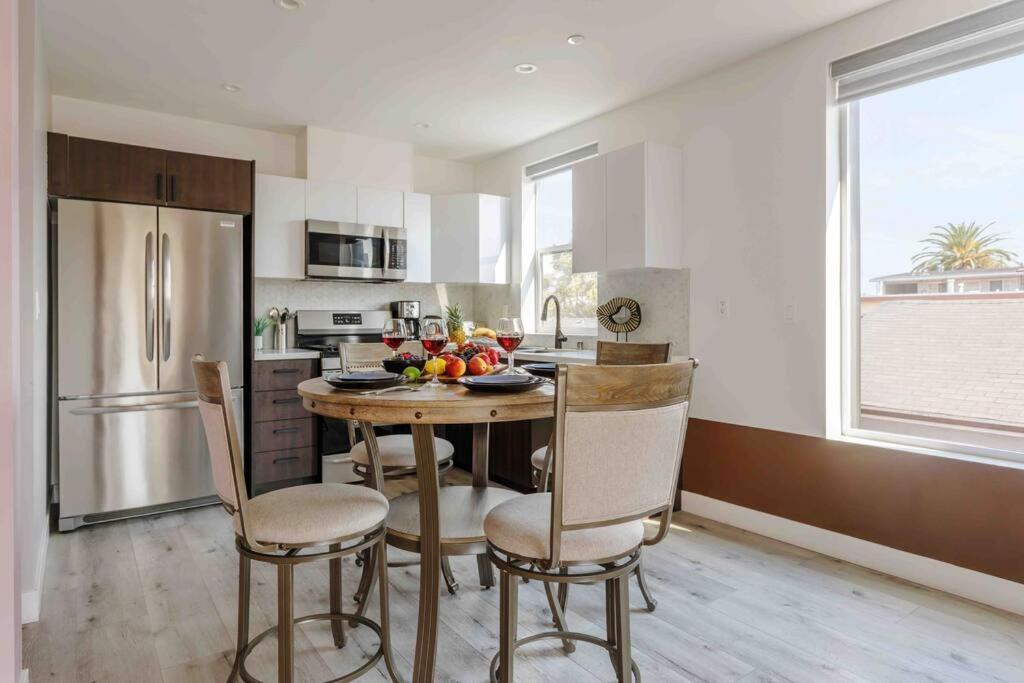 Вилла Stunning Hollywood Townhouse With Sunny Views Лос-Анджелес Экстерьер фото