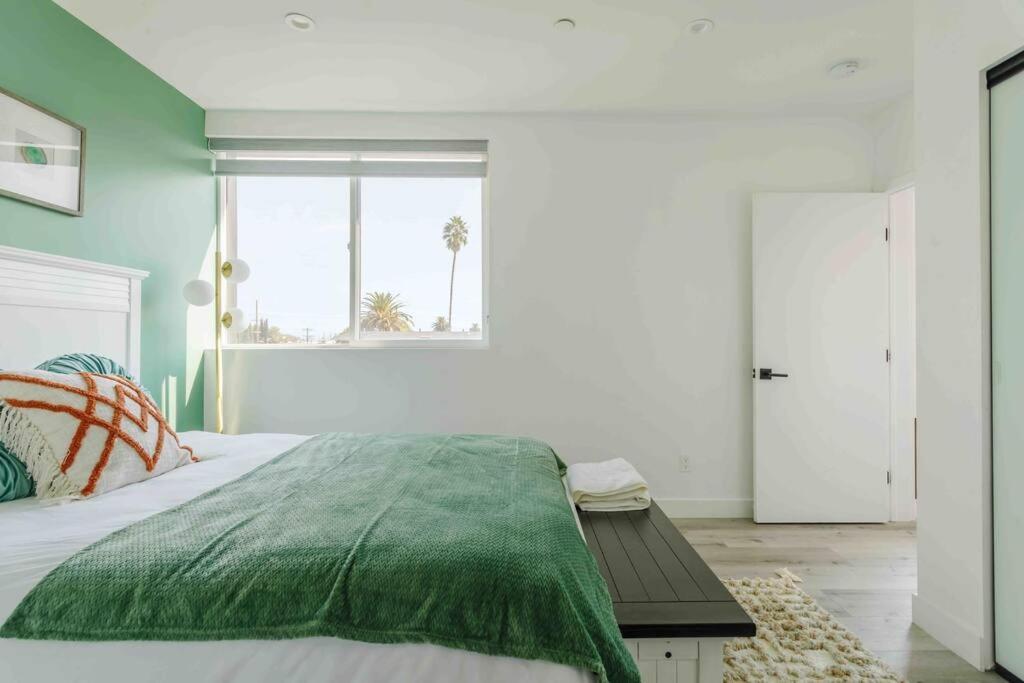 Вилла Stunning Hollywood Townhouse With Sunny Views Лос-Анджелес Экстерьер фото