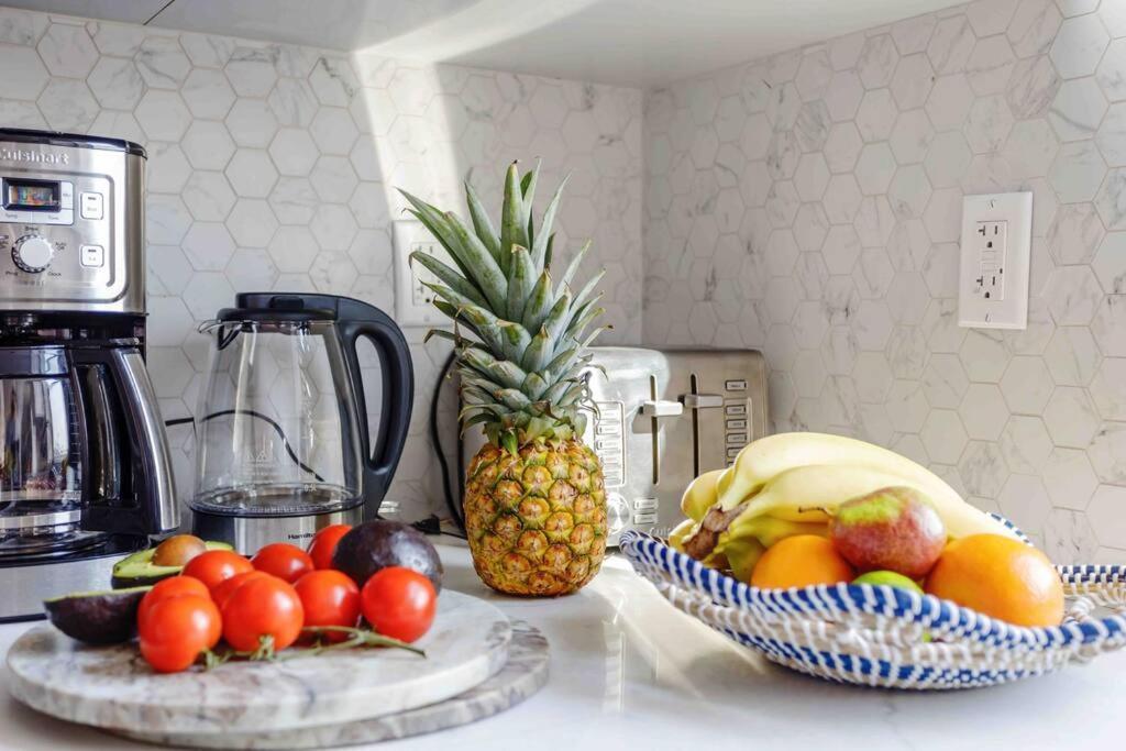 Вилла Stunning Hollywood Townhouse With Sunny Views Лос-Анджелес Экстерьер фото